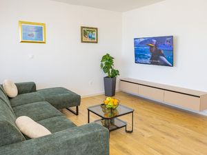 24016245-Ferienwohnung-4-Makarska-300x225-5