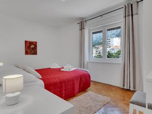 23280528-Ferienwohnung-6-Makarska-300x225-5