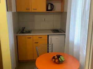 24021396-Ferienwohnung-2-Makarska-300x225-2