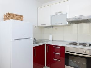 24025345-Ferienwohnung-4-Makarska-300x225-5