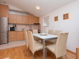 24000865-Ferienwohnung-6-Makarska-300x225-4