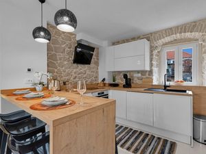 23685707-Ferienwohnung-4-Makarska-300x225-4