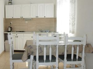 24021398-Ferienwohnung-4-Makarska-300x225-3