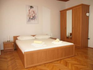 24021398-Ferienwohnung-4-Makarska-300x225-5