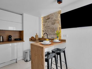 23685720-Ferienwohnung-2-Makarska-300x225-1