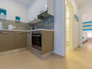 23933990-Ferienwohnung-2-Makarska-300x225-4