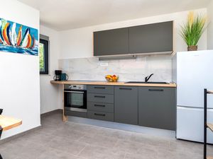 23993667-Ferienwohnung-3-Makarska-300x225-1