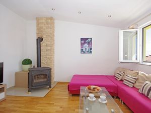 23729285-Ferienwohnung-8-Makarska-300x225-5