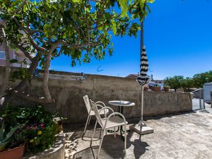 24050835-Ferienwohnung-2-Makarska-300x225-0