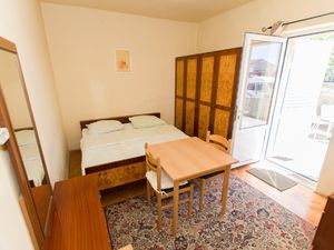 24050835-Ferienwohnung-2-Makarska-300x225-1