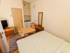 24050835-Ferienwohnung-2-Makarska-300x225-4