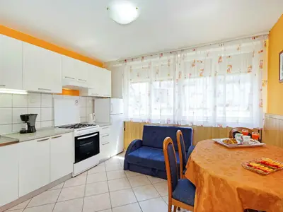 Ferienwohnung für 5 Personen (48 m²) in Makarska 1/10