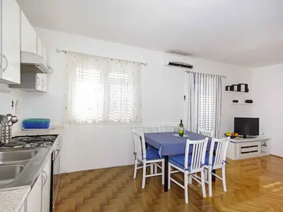 Ferienwohnung für 6 Personen (84 m²) in Makarska 4/10