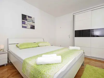 Ferienwohnung für 6 Personen (84 m²) in Makarska 10/10