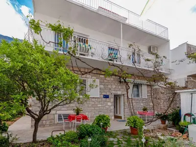 Ferienwohnung für 6 Personen (100 m²) in Makarska 1/10