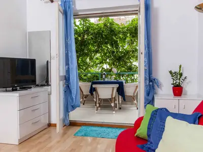 Ferienwohnung für 3 Personen (40 m²) in Makarska 1/10