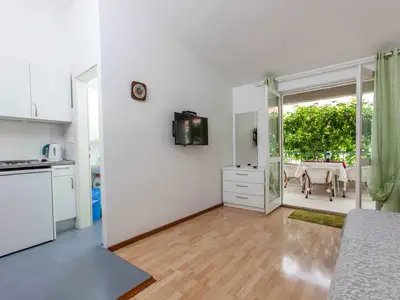 Ferienwohnung für 3 Personen (40 m²) in Makarska 1/10