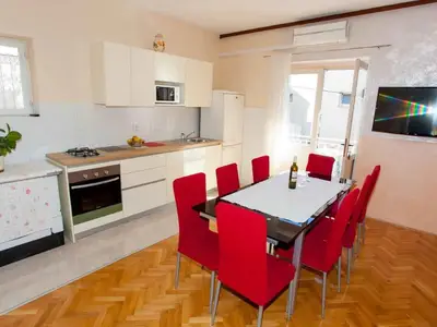 Ferienwohnung für 8 Personen (110 m²) in Makarska 6/10