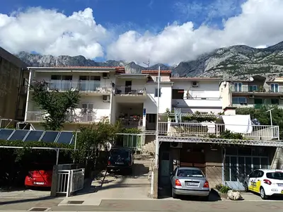 Ferienwohnung für 9 Personen (100 m²) in Makarska 1/10
