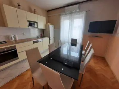 Ferienwohnung für 8 Personen (110 m²) in Makarska 9/10