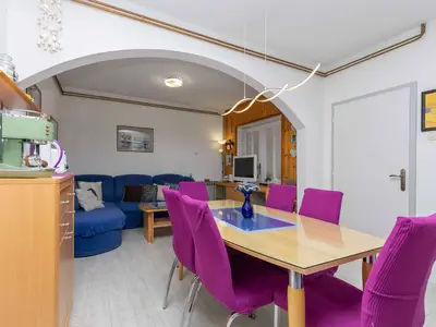 Ferienwohnung für 9 Personen (100 m²) in Makarska 1/10