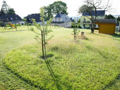 Blick aus dem Garten rechts
