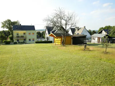 Blick aus dem Garten links