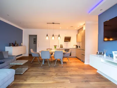 Ferienwohnung Inselsuite Malchow Blick in den offenen Wohnbereich und Küche