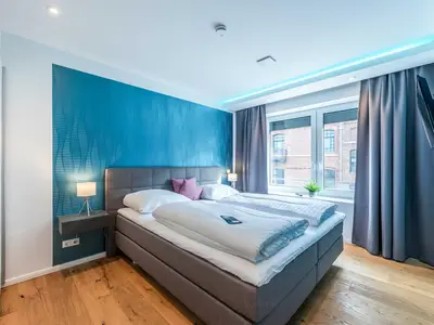 Ferienwohnung Inselsuite Malchow Blick in eines der Schlafzimmer mit Doppelbett