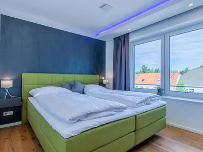 Ferienwohnung Inselsuite Malchow Schlafzimmer mit gemütlichem Doppelbett