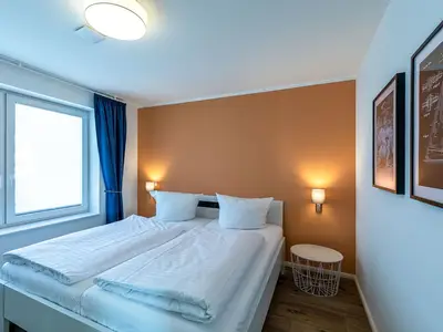 Ferienwohnung Wasserlilie Malchow Schlafzimmer mit Doppelbett