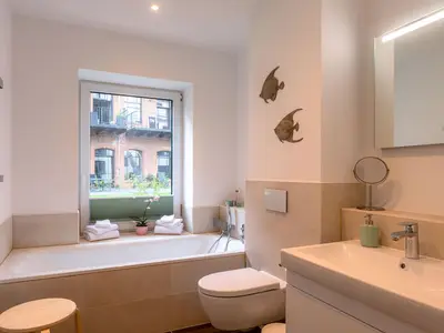 Ferienwohnung Inselpirat Malchow Badezimmer mit Badewanne