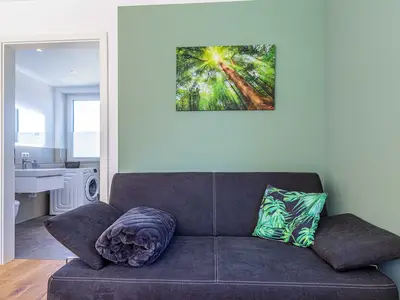 Ferienwohnung SeeGlück Couch im Schlafzimmer