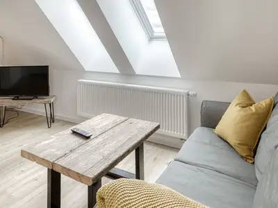 Ferienwohnung City Suite TV im Wohnzimmer
