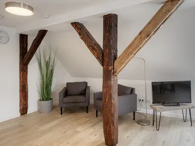 Ferienwohnung City Suite Sessel im Wohnzimmer