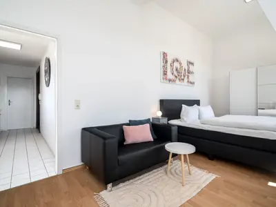 Ferienwohnung SeaLove in Malchow Couch im Wohnbereich