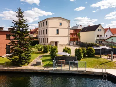 Ferienwohnung SeaView Malchow - Blick auf die Terasse und das Haus