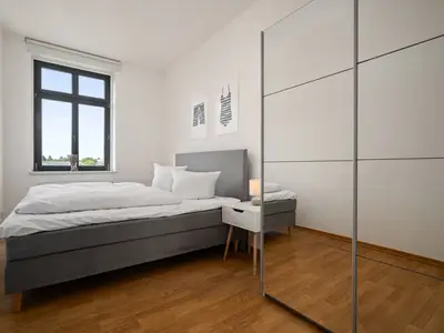 Ferienwohnung SeaView Malchow Schlafzimmer mit Kleiderschrank
