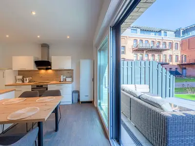 Ferienwohnung Sebastian Malchow - Essbereich mit Zugang zur Terrasse