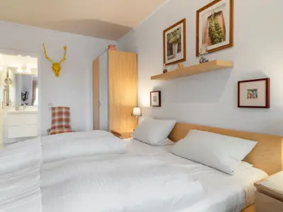 schlafzimmer2_mit_blick_zum_2.bad