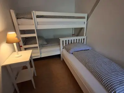 2- Schlafzimmer mit Etagenbett und Einzelbett