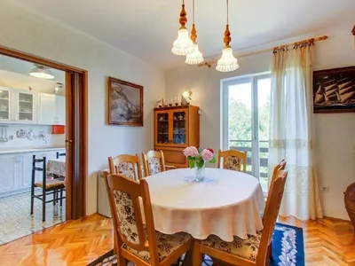 DiningRoom