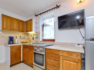 23926806-Ferienwohnung-3-Mali Lošinj-300x225-4