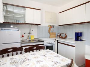 18321619-Ferienwohnung-5-Mali Lošinj-300x225-2