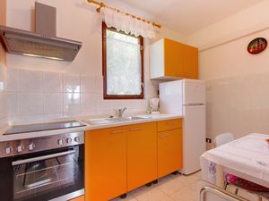 18510751-Ferienwohnung-4-Mali Lošinj-300x225-5