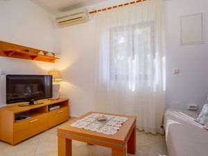 19033106-Ferienwohnung-4-Mali Lošinj-300x225-1