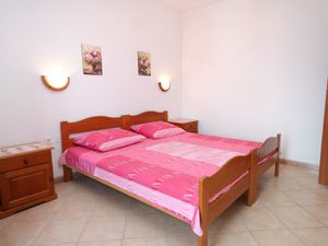 19127063-Ferienwohnung-2-Mali Lošinj-300x225-4