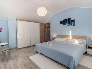 21759363-Ferienwohnung-4-Mali Lošinj-300x225-5