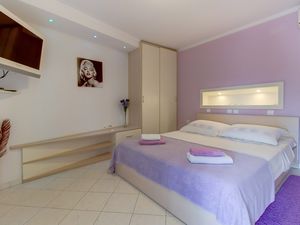 22630415-Ferienwohnung-2-Mali Lošinj-300x225-2