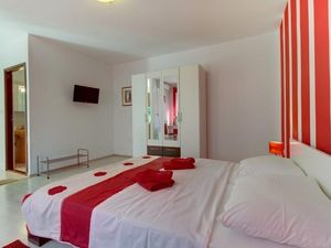 23663764-Ferienwohnung-2-Mali Lošinj-300x225-4